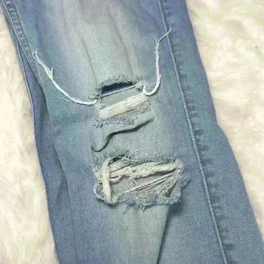 HOLLISTER Skinny Fit Advanced Stretch Light Wash Distressed Women 28 (length 30) - Picture 9 of 14